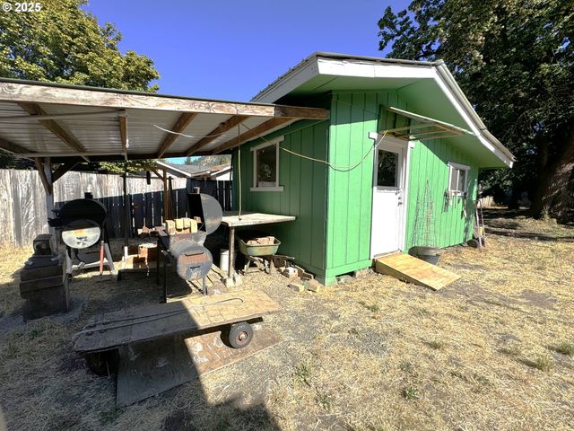 224 Fifth St, Dillard, OR 97432