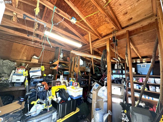 224 Fifth St, Dillard, OR 97432