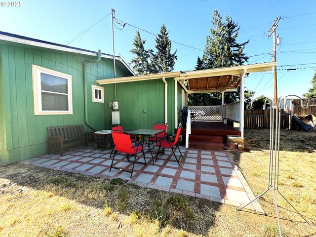 224 Fifth St, Dillard, OR 97432