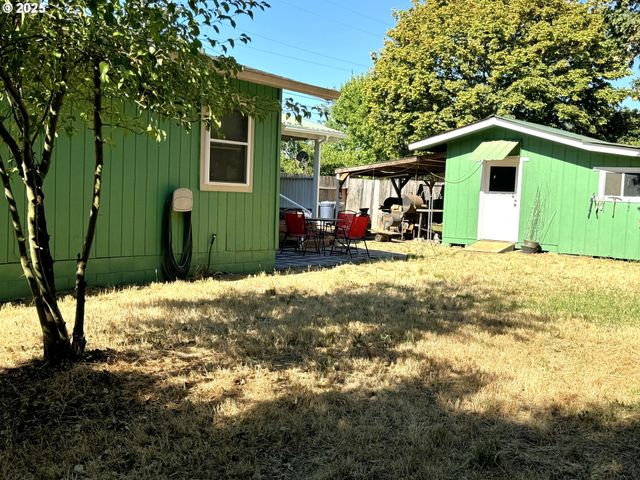 224 Fifth St, Dillard, OR 97432