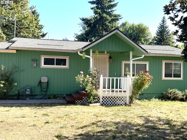 224 Fifth St, Dillard, OR 97432