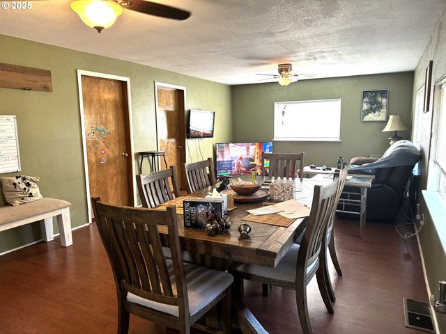 224 Fifth St, Dillard, OR 97432