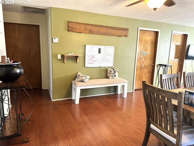 224 Fifth St, Dillard, OR 97432