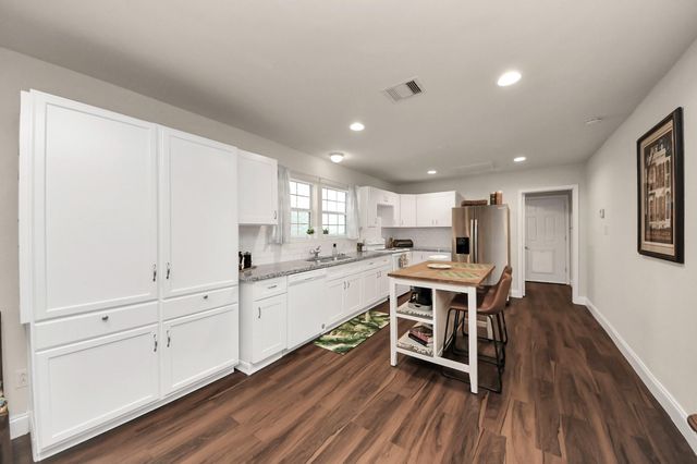 7711 Avenue L, Houston, TX 77012