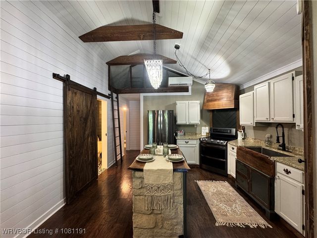 469497 975 Road, Sallisaw, OK 74955