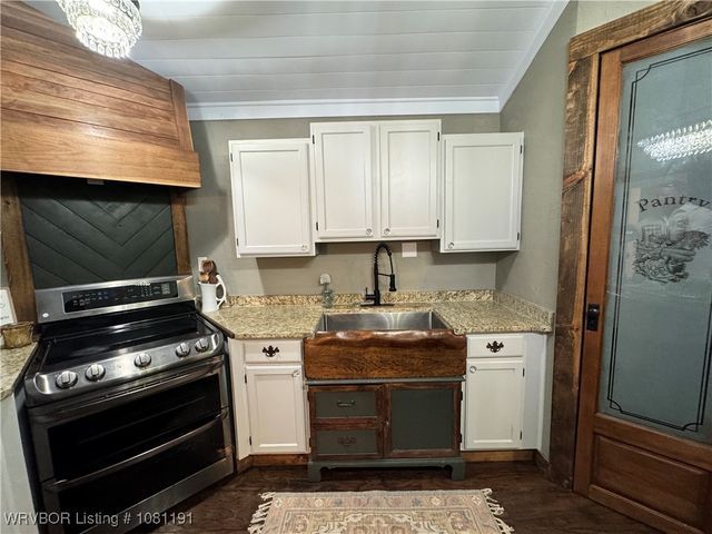 469497 975 Road, Sallisaw, OK 74955