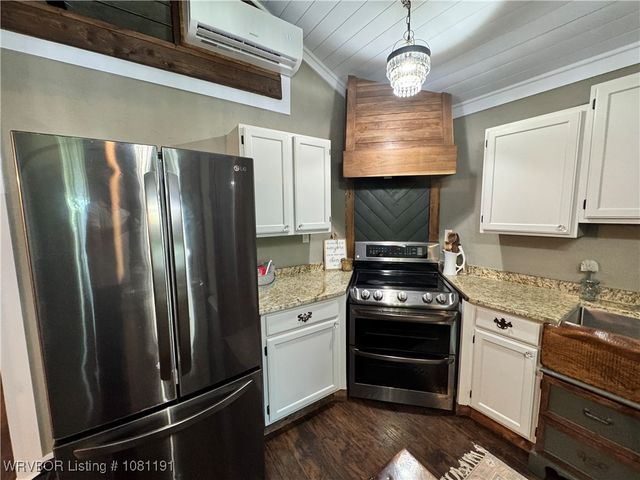 469497 975 Road, Sallisaw, OK 74955