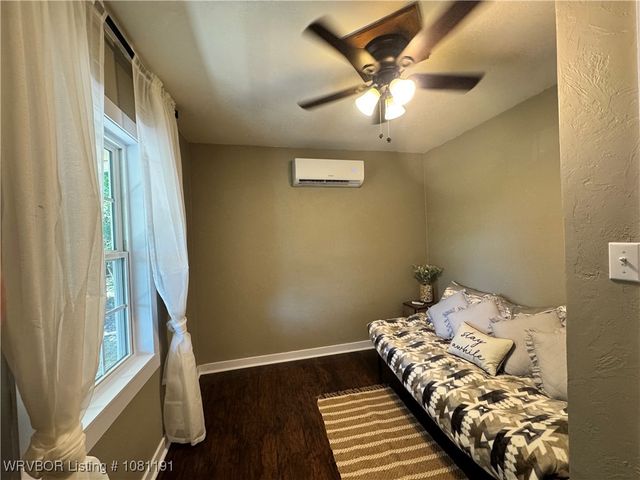 469497 975 Road, Sallisaw, OK 74955