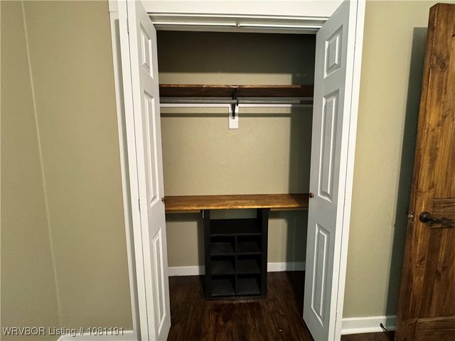 469497 975 Road, Sallisaw, OK 74955