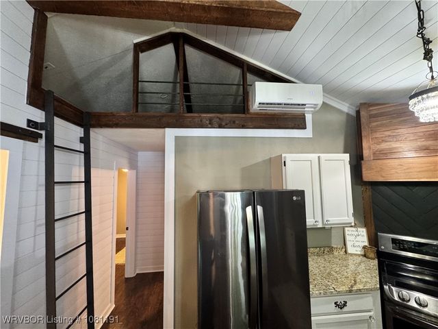 469497 975 Road, Sallisaw, OK 74955