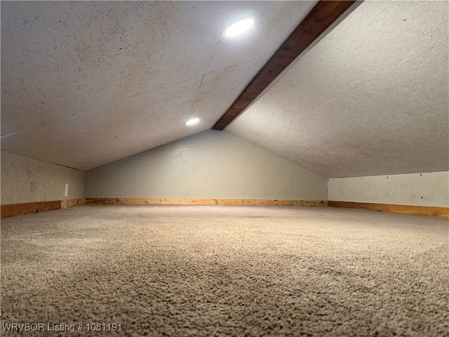 469497 975 Road, Sallisaw, OK 74955