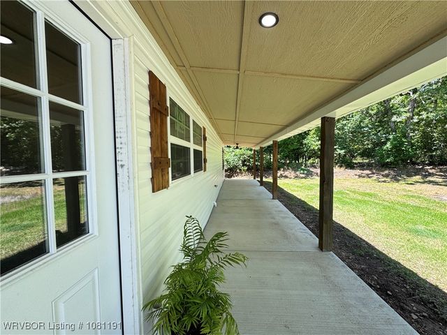 469497 975 Road, Sallisaw, OK 74955