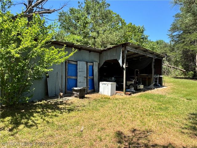 469497 975 Road, Sallisaw, OK 74955