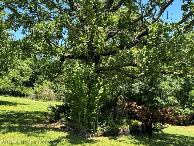 469497 975 Road, Sallisaw, OK 74955