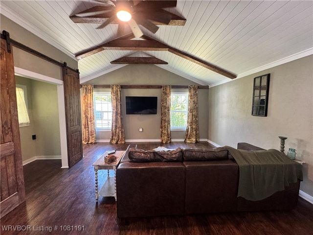 469497 975 Road, Sallisaw, OK 74955