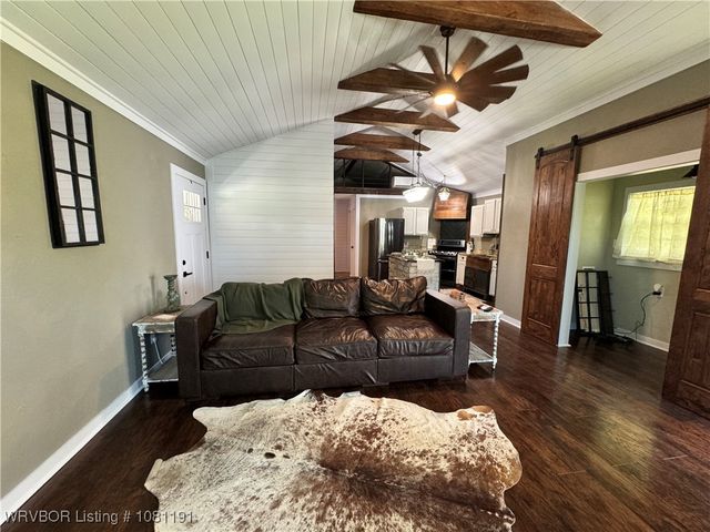 469497 975 Road, Sallisaw, OK 74955