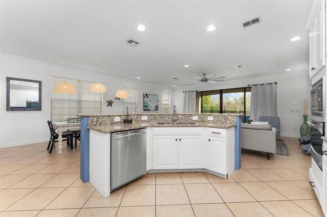 1041 CASTLE PINES COURT, Reunion, FL 34747