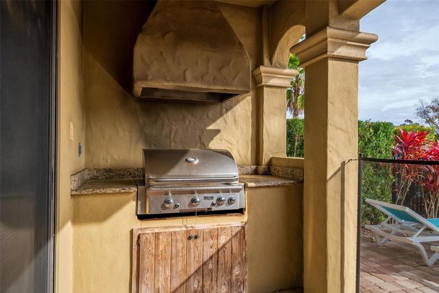 1041 CASTLE PINES COURT, Reunion, FL 34747