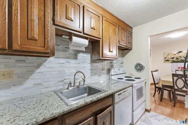 27 Thompson Road F, Manchester, CT 06040