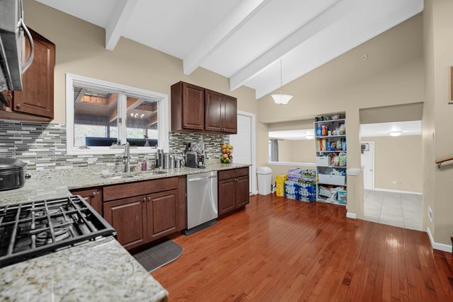 1741 Oak Lane Road, Flossmoor, IL 60422