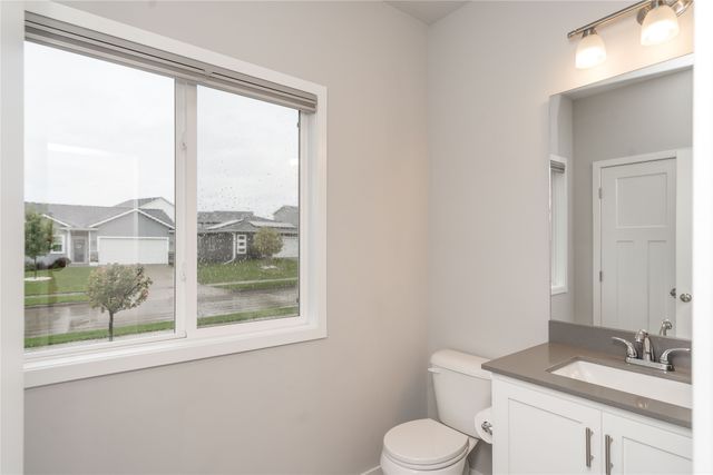 16632 Oakwood Drive, Urbandale, IA 50323