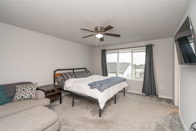 16632 Oakwood Drive, Urbandale, IA 50323