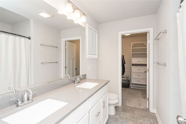 16632 Oakwood Drive, Urbandale, IA 50323