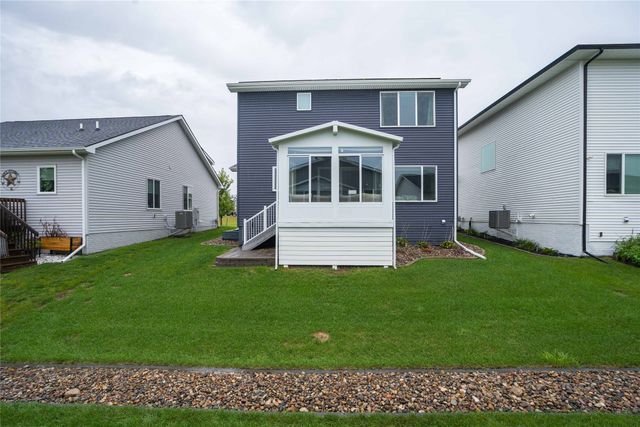 16632 Oakwood Drive, Urbandale, IA 50323