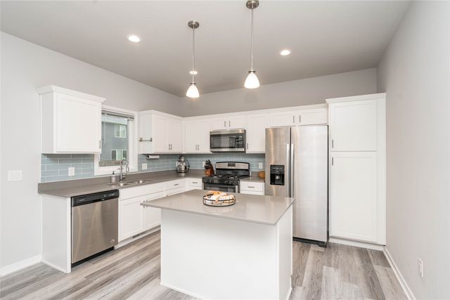 16632 Oakwood Drive, Urbandale, IA 50323
