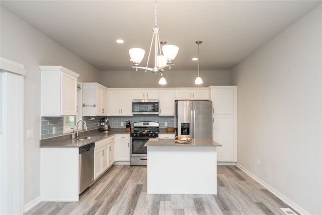 16632 Oakwood Drive, Urbandale, IA 50323