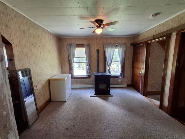 80 Maple St, Spencer, MA 01562