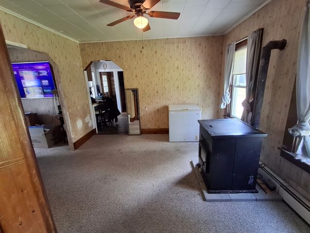 80 Maple St, Spencer, MA 01562