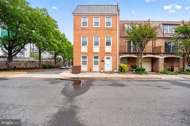 612 4TH PL SW, Washington, DC 20024