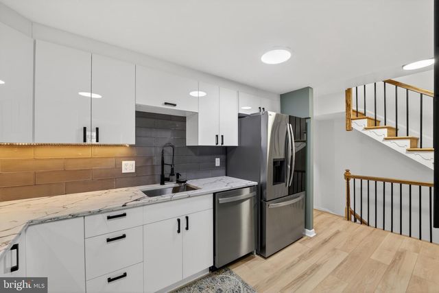 612 4TH PL SW, Washington, DC 20024