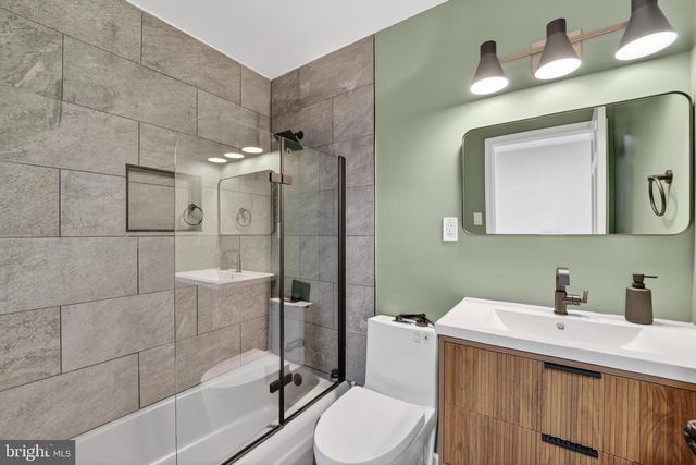 612 4TH PL SW, Washington, DC 20024