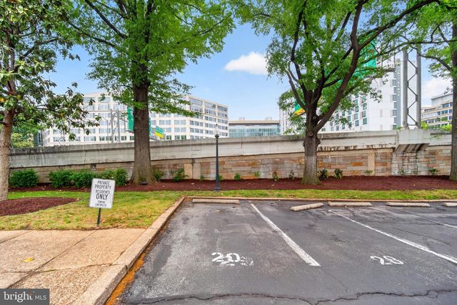 612 4TH PL SW, Washington, DC 20024