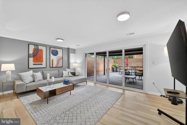 612 4TH PL SW, Washington, DC 20024