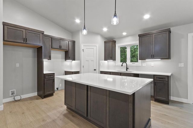 482 HIGH RIDGE TRAIL, Pulaski, WI 54162