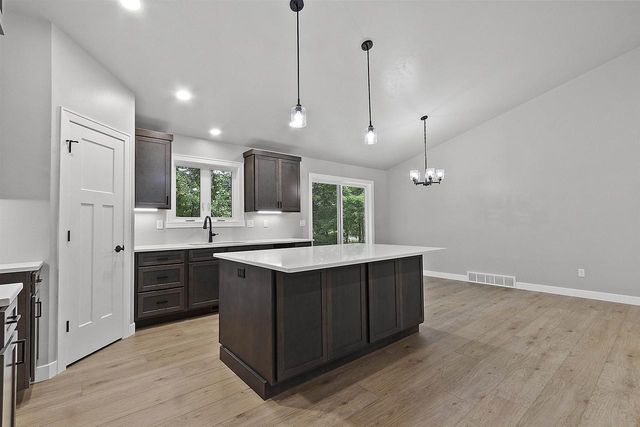 482 HIGH RIDGE TRAIL, Pulaski, WI 54162