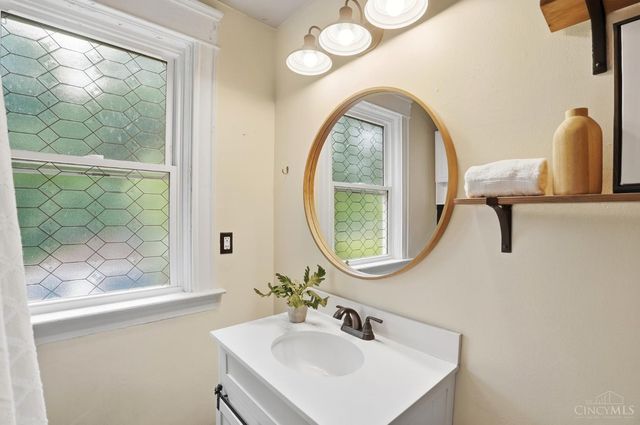 5300 Stewart Avenue, Cincinnati, OH 45227