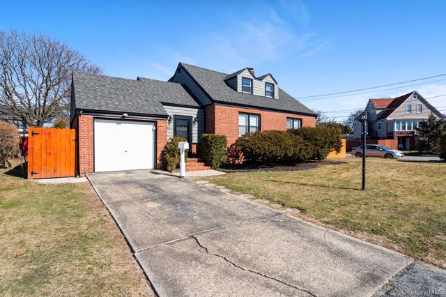 41 Liberty Avenue, North Babylon, NY 11703