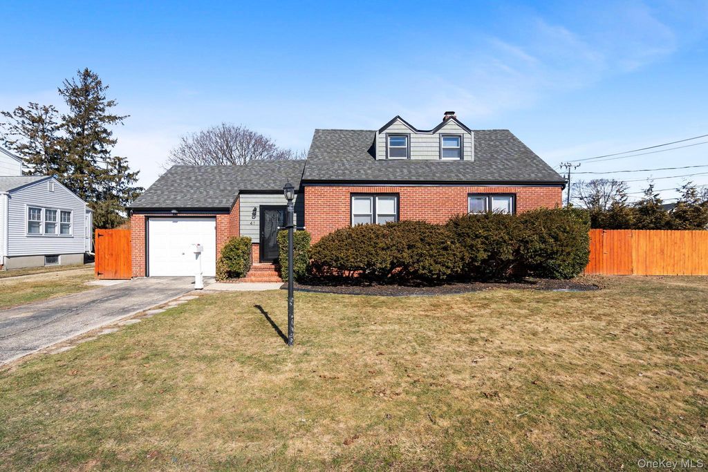 41 Liberty Avenue, North Babylon, NY 11703