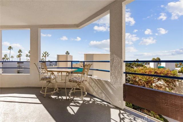 510 The Village 203, Redondo Beach, CA 90277