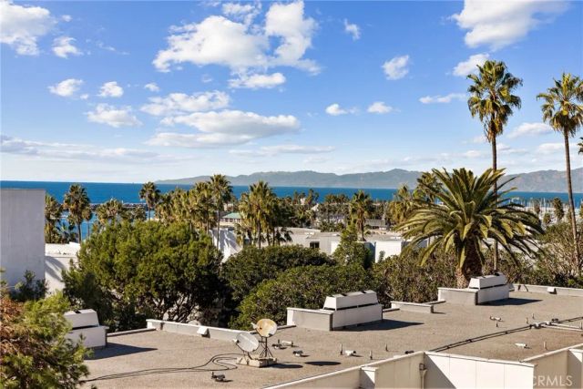 510 The Village 203, Redondo Beach, CA 90277