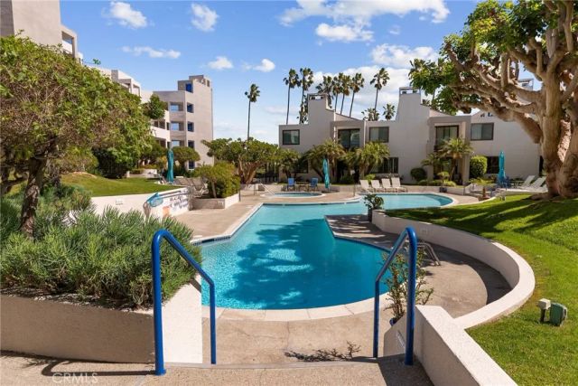 510 The Village 203, Redondo Beach, CA 90277