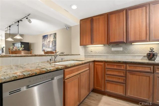 510 The Village 203, Redondo Beach, CA 90277