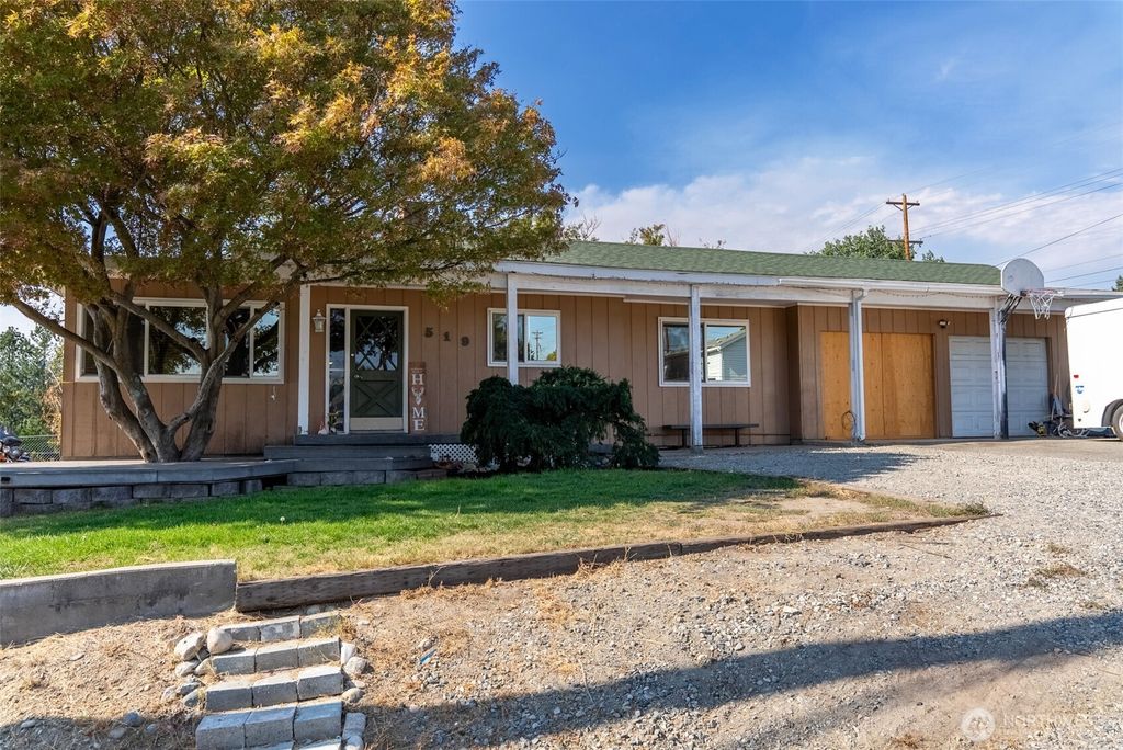 519 Locust Street, Omak, WA 98841