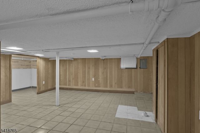 23 VARSITY RD, Newark City, NJ 07106