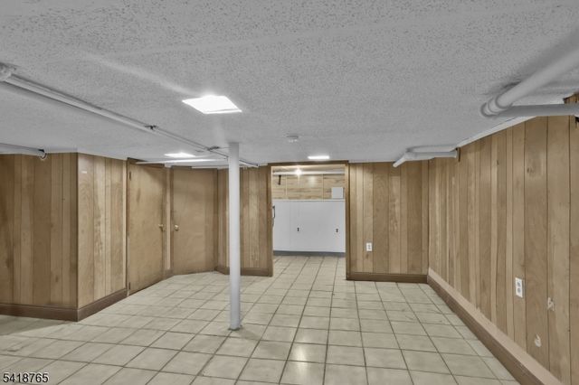 23 VARSITY RD, Newark City, NJ 07106