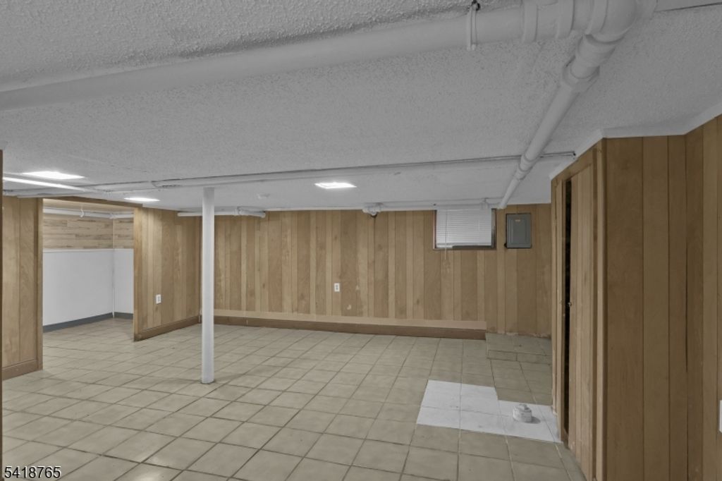 Image 25 of property listing at 23 VARSITY RD, Newark City, NJ 07106